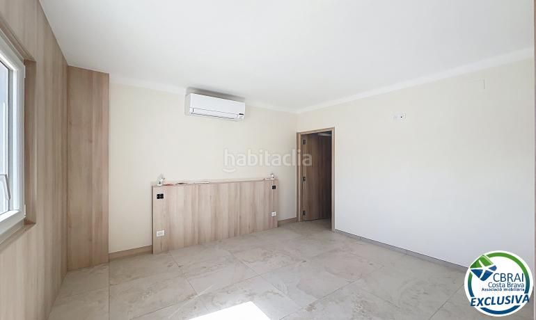 Foto 915368cb-4765-4863-a324-81b69f67b581. Casa amb aparcament a Peni Empuriabrava