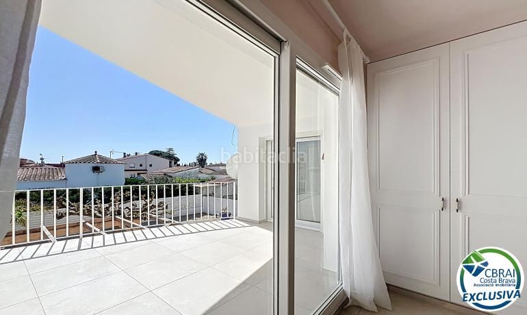 Foto 91801c36-68a5-49fc-8957-ed934be63060. Casa amb aparcament a Peni Empuriabrava