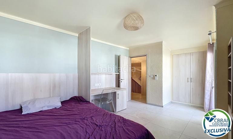 Foto aa5add8a-5c4a-4bbf-8e02-4febe8936c74. Casa amb aparcament a Peni Empuriabrava