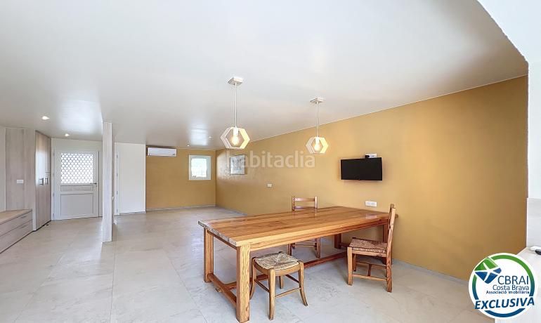 Foto b853d8af-cc90-4b30-98ec-f0af83660add. Casa amb aparcament a Peni Empuriabrava