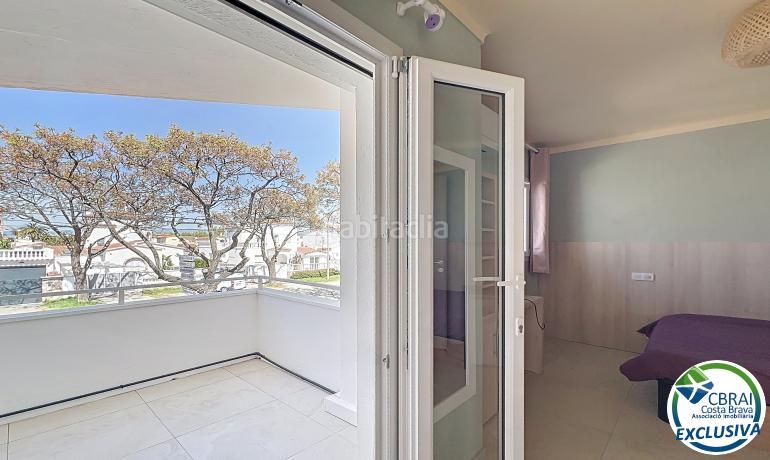 Foto c060dc10-7000-4c62-b593-57a390fda3d3. Casa amb aparcament a Peni Empuriabrava