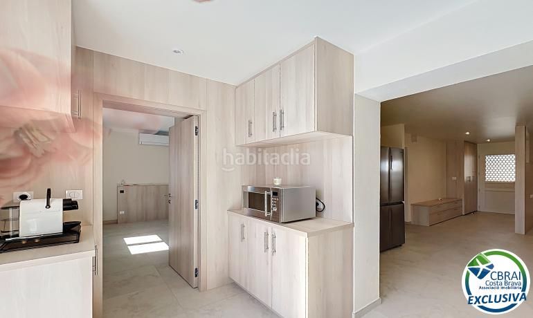 Foto ea04efc3-5f87-4547-8b6e-b4d1ef2fc063. Casa amb aparcament a Peni Empuriabrava
