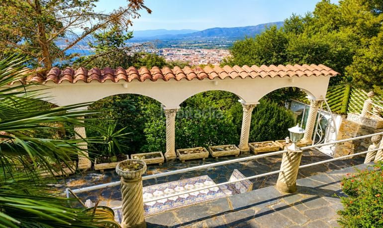 Foto c32d28fd-8791-4ac3-8ec7-71d4462bb777. Casa amb aparcament a Puig Rom-Canyelles-Almadrava Roses