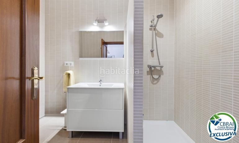 Foto e3a22386-c4df-4385-abd0-420b322d09ad. Casa amb calefacció aparcament piscina a Palau-saverdera