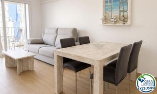 Apartament  Carrer muga-delta. Apartamento totalmente reformado a 100 metros de la playa con li