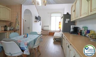 Haus  Carrer montseny. Casa en montseny con tres dormitorios y vistas despejadas a un p
