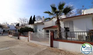 Maison  Carrer montseny. Casa en montseny con tres dormitorios y vistas despejadas a un p