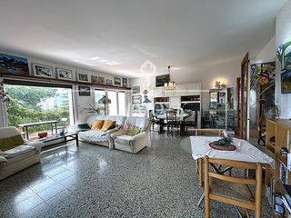 Casa  Carrer pompeu fabra. Casa en llançà con licencia turística, vistas al mar y a pocos m