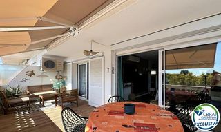 Apartament  Carrer de sant morí. Apartamento reformado con terraza a 150 m de la playa – empuriab