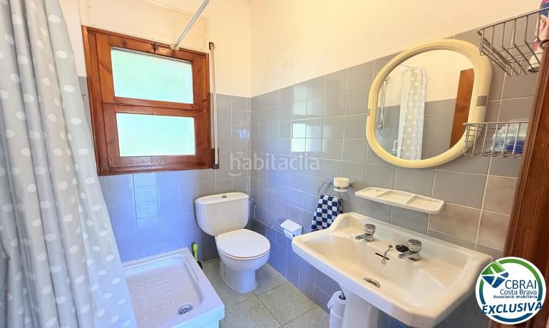Foto b387d26a-c041-44f9-83d1-657eb612f83c. Casa aparellada a Nord Roses