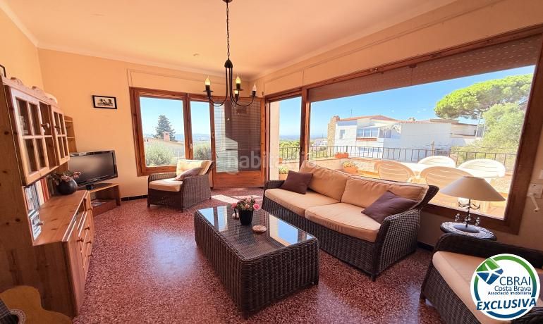 Foto c215cfdf-5d76-496c-aade-bb2110da60f8. Casa aparellada a Nord Roses