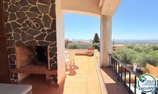Casa aparellada  Carrer salamanca. Pequeña casa con vistas al mar y terraza en mas fumats, roses