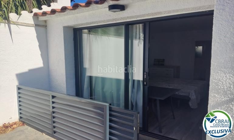 Foto 06b8331f-91c0-489f-bbd3-080fb07bc6f4. Casa amb aparcament piscina a Peni Empuriabrava