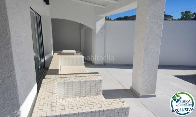 Foto 3b46417f-8171-463c-9658-3720daf3b79c. Casa amb aparcament piscina a Peni Empuriabrava