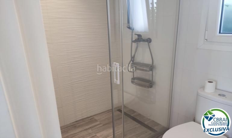 Foto 5269d04d-2303-47d3-a5e4-6430682d758c. Casa amb aparcament piscina a Peni Empuriabrava