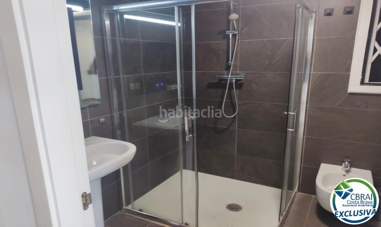 Foto 55f7c783-d465-4aaa-bb09-b230f289f55a. Casa amb aparcament piscina a Peni Empuriabrava