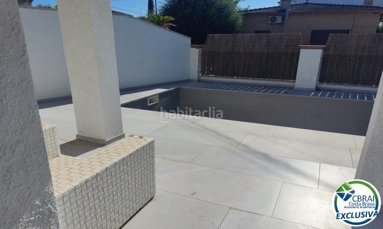 Foto 7d812290-8b9e-4227-835e-cd07b8321195. Casa amb aparcament piscina a Peni Empuriabrava