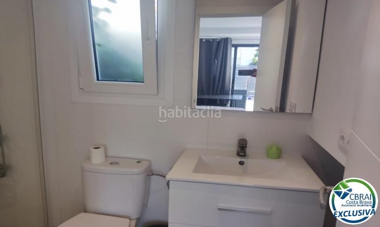 Foto cf6deea3-e356-4ab0-a5b3-b878af7d116e. Casa amb aparcament piscina a Peni Empuriabrava