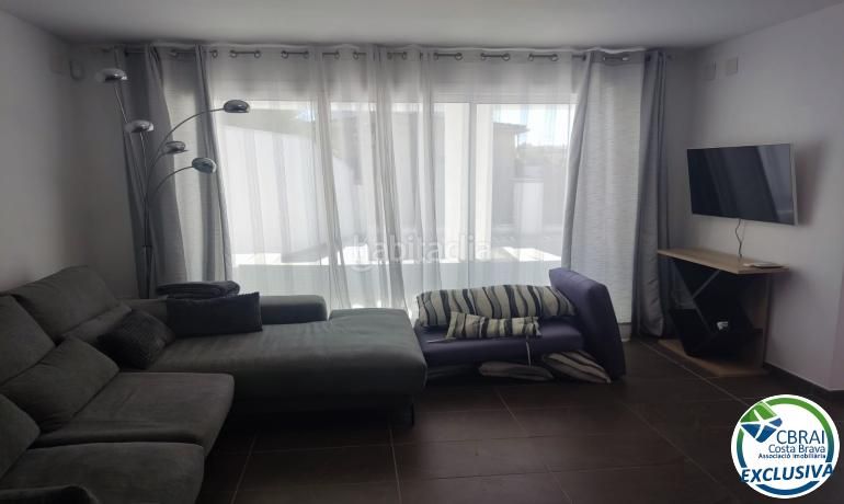 Foto f044c1e9-a053-4681-92b6-f0bc3aa4d1eb. Casa amb aparcament piscina a Peni Empuriabrava