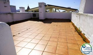 Attico  Carrer port joan. E vende ático de una habitación con bodega y plaza de aparcamien