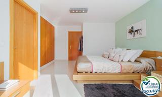 Casa  Sector puigmal. Casa con piscina en puigmal, empuriabrava – 4 habitaciones, y ub
