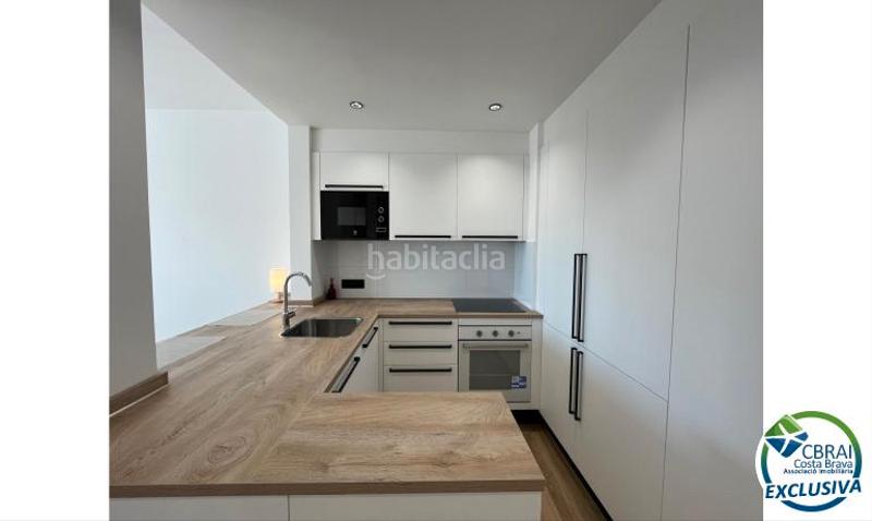 Foto 4d5307e8-9004-49c0-a59d-e79d8e4a6a2f. Apartamento piso completamente reformado de 47 m2 en venta en el centro . en Empuriabrava