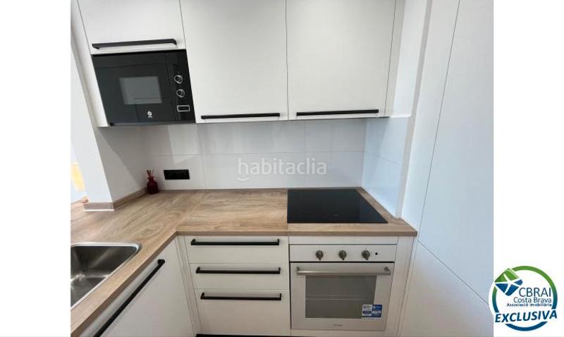 Foto a856d163-6f23-46e8-9b21-ba01a737e384. Apartamento piso completamente reformado de 47 m2 en venta en el centro . en Empuriabrava