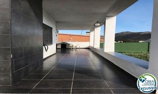 Maison  Carrer baix llobregat. Encantadora casa renovada en urbanización tranquila de roses