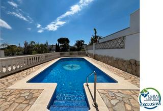 Casa  Carrer noguera. En venta casa al canal orientación sud-este , terreno de 542m2 y