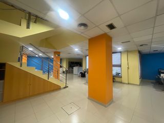 Location Bureau à Perillo. Oficina de 2 plantas junto a la playa en oleiros a coruña