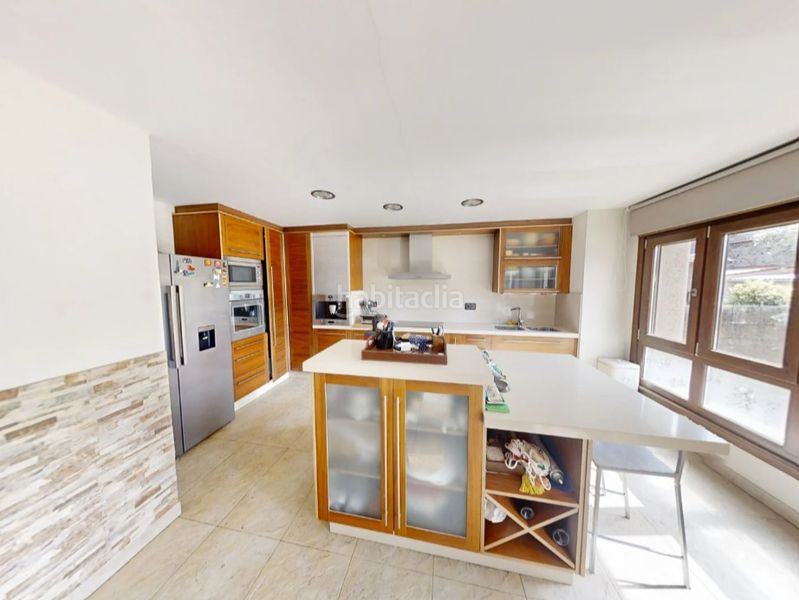 Foto 37074836-b863-48d1-8e4a-0460e5febd71. Chalet en calle malaga 4 sarandones en Abegondo