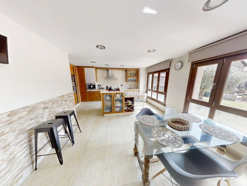 Foto 5d2b65cd-810c-4c26-8144-36d4a83d2855. Chalet en calle malaga 4 sarandones en Abegondo