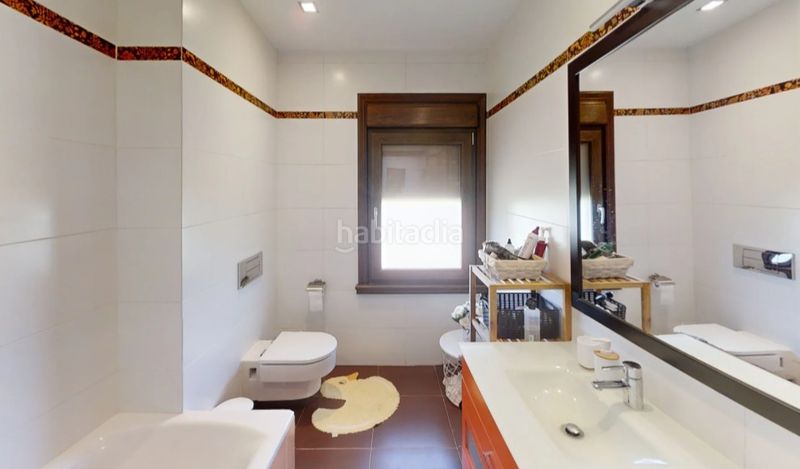 Foto d38372a6-261b-414e-b02b-ce6eadddbb36. Chalet en calle malaga 4 sarandones en Abegondo