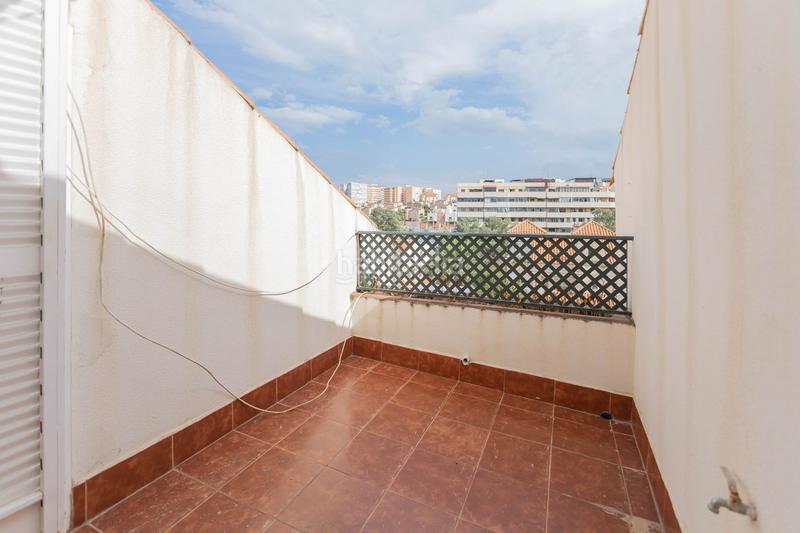 Foto 8f7d751f-55d8-4ef8-b53a-966006e87dff. Casa chalet adosado con piscina y jardin privado en Melilla