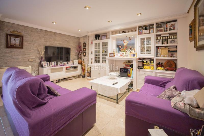 Foto a99fb6b9-2d14-427e-b679-0a0c63d834ec. Casa chalet adosado con piscina y jardin privado en Melilla