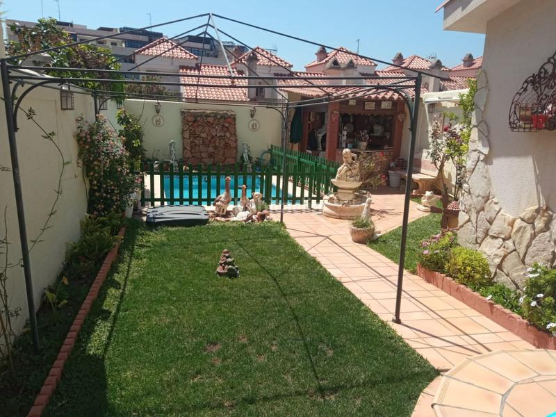 Foto e3e23cc8-3e88-452a-b004-558f3038bd07. Casa chalet adosado con piscina y jardin privado en Melilla