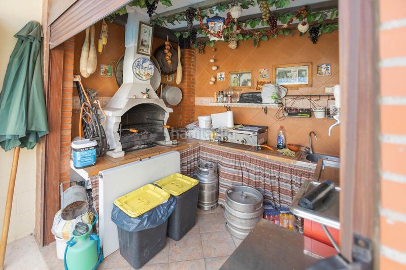 Foto e9cada8c-e363-4a97-9ec9-37c10557dff1. Casa chalet adosado con piscina y jardin privado en Melilla