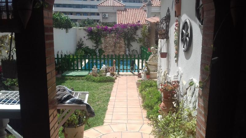 Foto fc892155-6278-4b22-8c97-ea031a62b9b8. Casa chalet adosado con piscina y jardin privado en Melilla