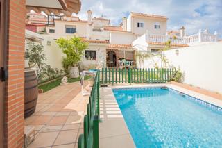 Casa a Constitución. Chalet adosado con piscina y jardin privado