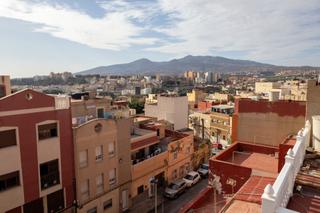 Casa a Barriadas Norte. Una bonita y confortable casa de 3 plantas con terraza