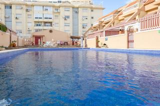 Casa a El Real. Chalet con piscina en el barrio del real.