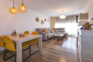 Appartement à El Real. Venta de piso en el real de reciente construcción con cochera y