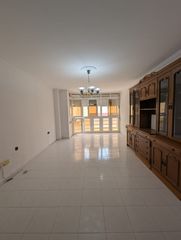 Pis a El Real. Piso de 89m2 barrio del real