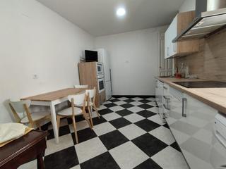 Appartement à Casco Antiguo. Suhogar... con 4 habitaciones en menacho
