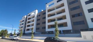 Location Appartement à Avenida Elvas. Suhogar...moderno en alquiler con mueblescon terraza y piscina e