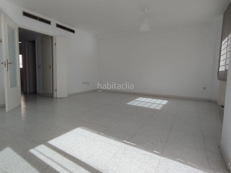 Foto 0ad69df8-5d5f-40eb-b690-62b549e22ab3. Reihenhaus mit heizung parking pool in Avenida Elvas Badajoz