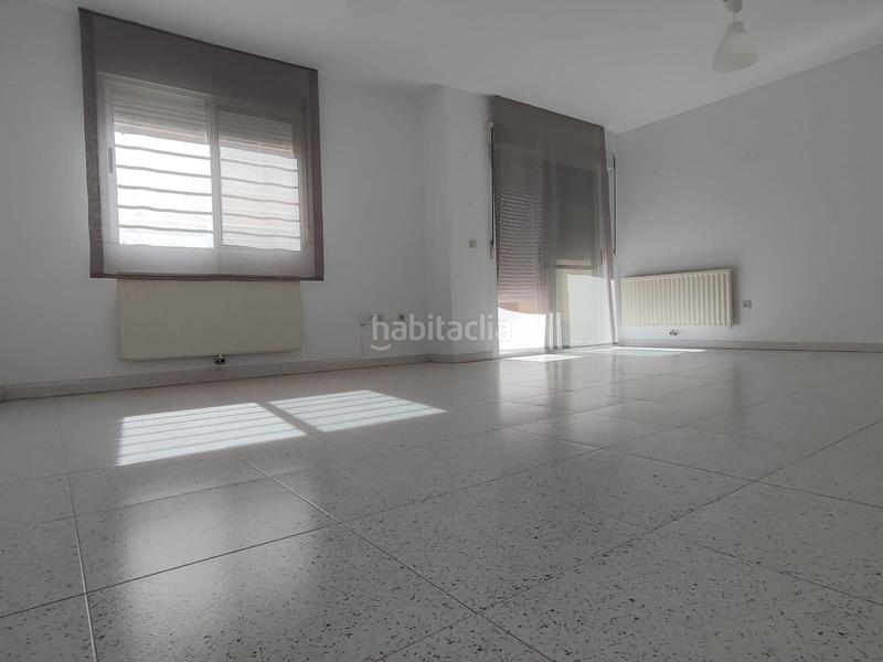 Foto 9092fa7f-a515-4601-98de-97a935364fd8. Reihenhaus mit heizung parking pool in Avenida Elvas Badajoz