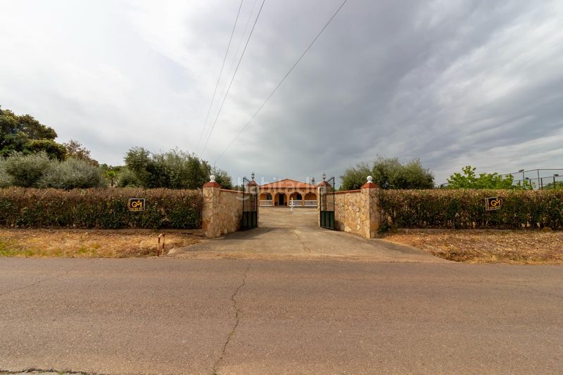 Foto a4395d49-b9b2-43cf-b4e9-f6502dd4e3b7. Casa a avenida avenida campomanes 37 a Dehesilla de Calamón - Campomanes Badajoz