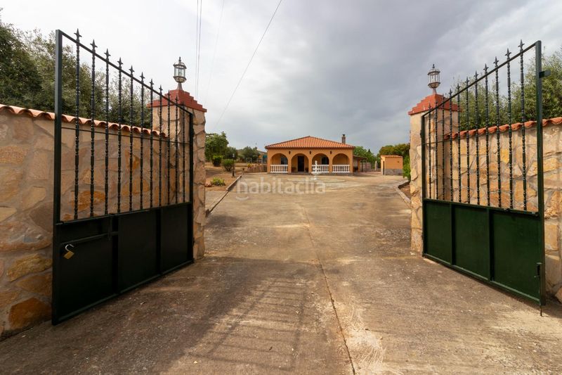 Foto cff25123-fd0c-48ed-b595-5862ba7d30f2. Casa a avenida avenida campomanes 37 a Dehesilla de Calamón - Campomanes Badajoz