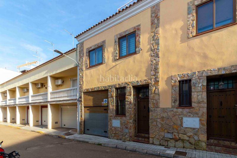 Foto ea6af42a-2ffd-48c6-bb69-c83a52422e76. Casa amb aparcament a Carretera de Sevilla - Los Montitos Badajoz